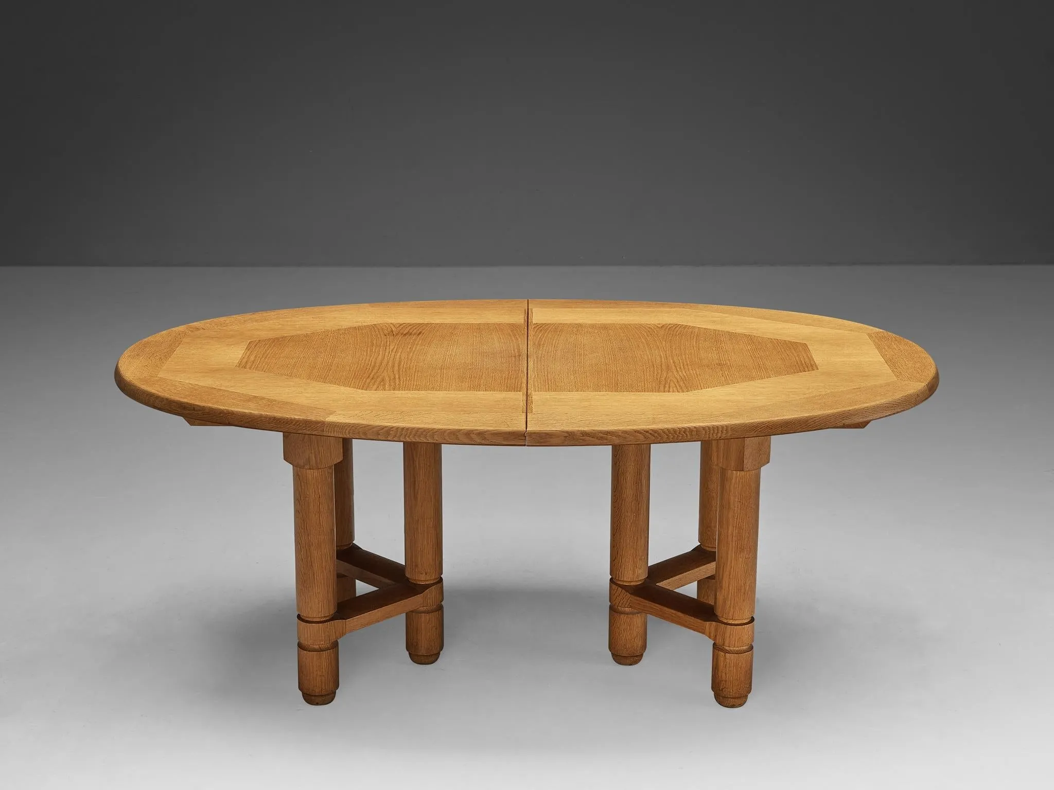 Guillerme & Chambron Extendable 'Elmyre' Dining Table in Solid Oak