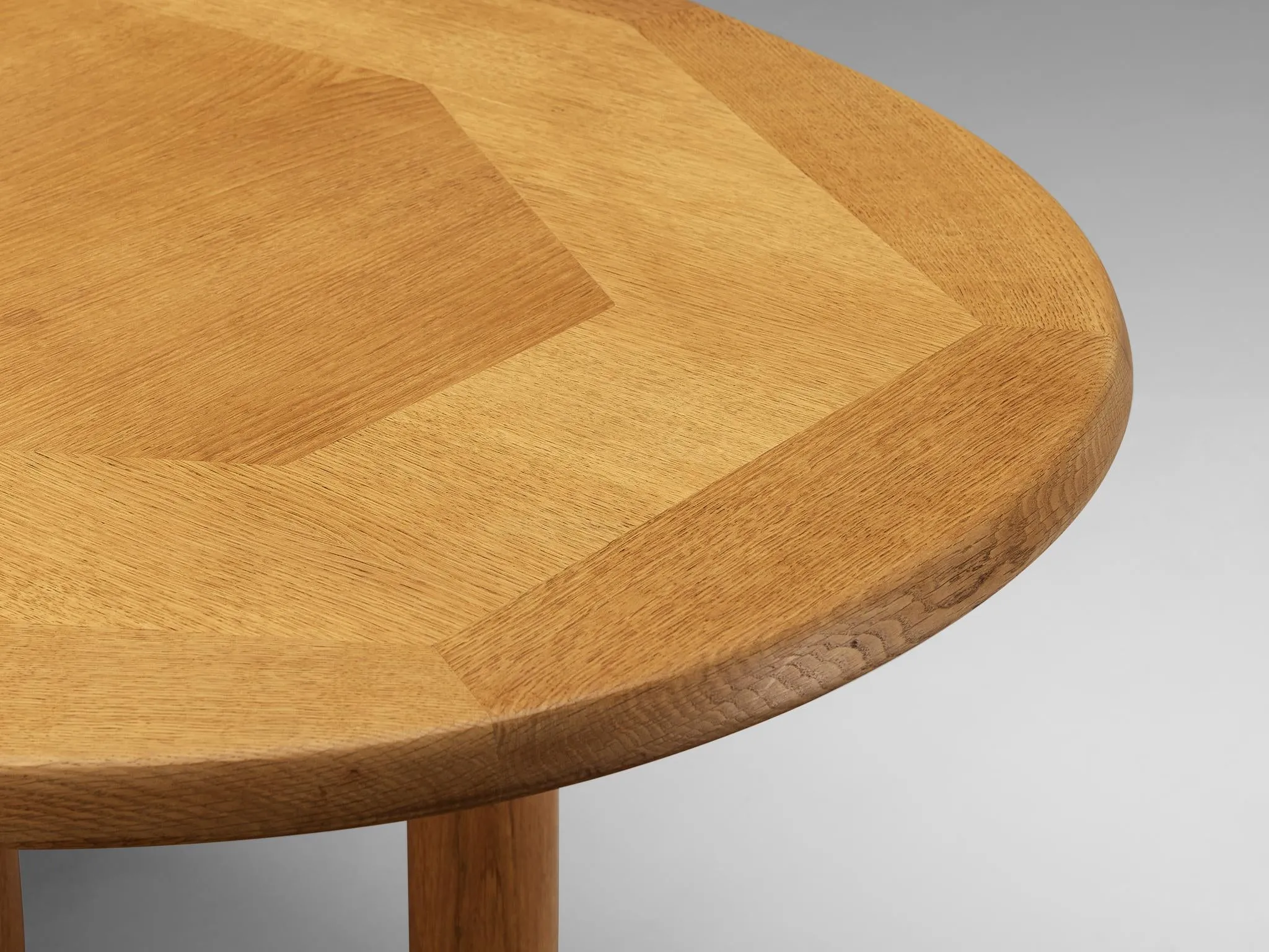 Guillerme & Chambron Extendable 'Elmyre' Dining Table in Solid Oak