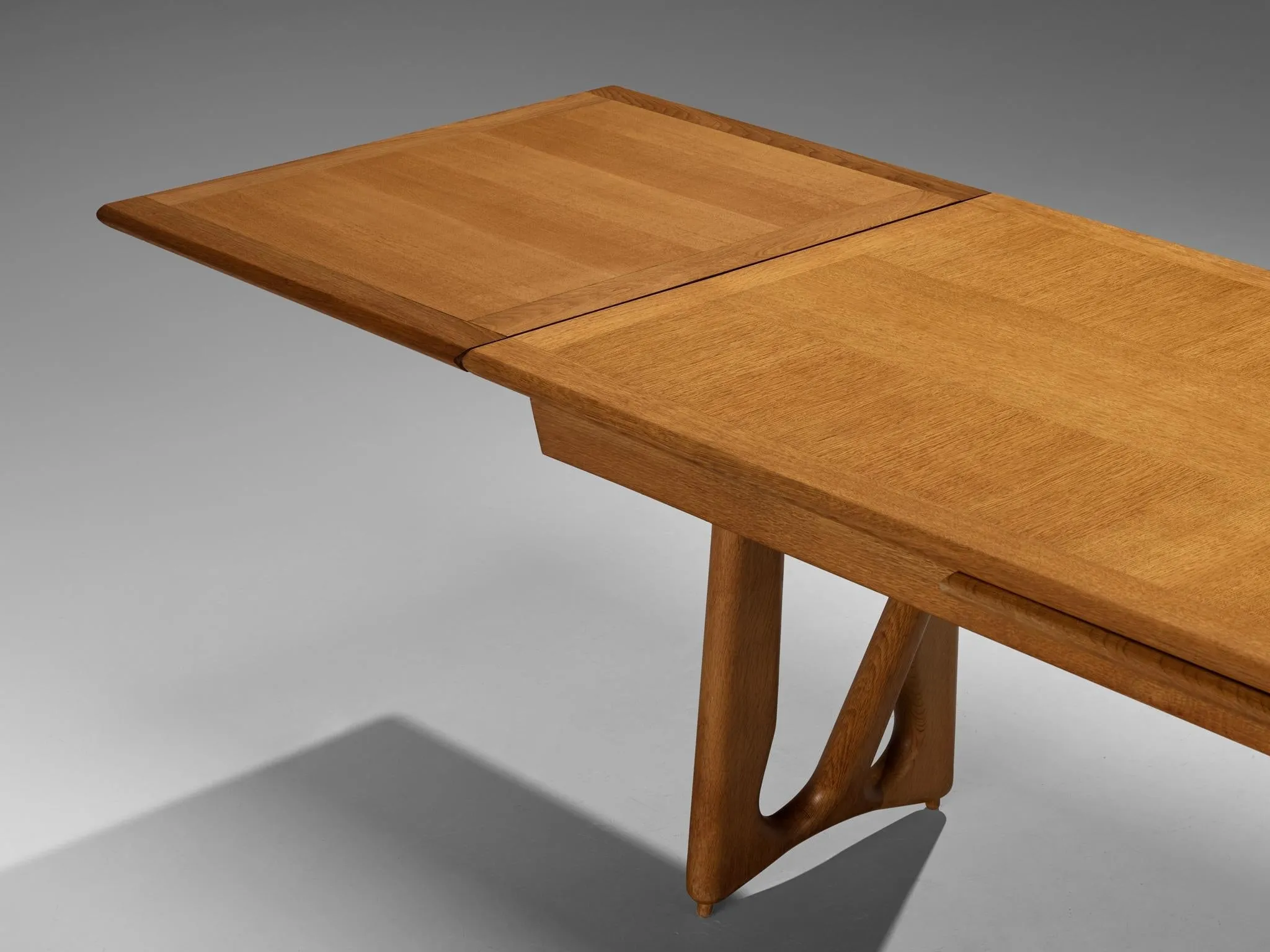 Guillerme & Chambron Extendable 'L'Italienne' Dining Table in Solid Oak