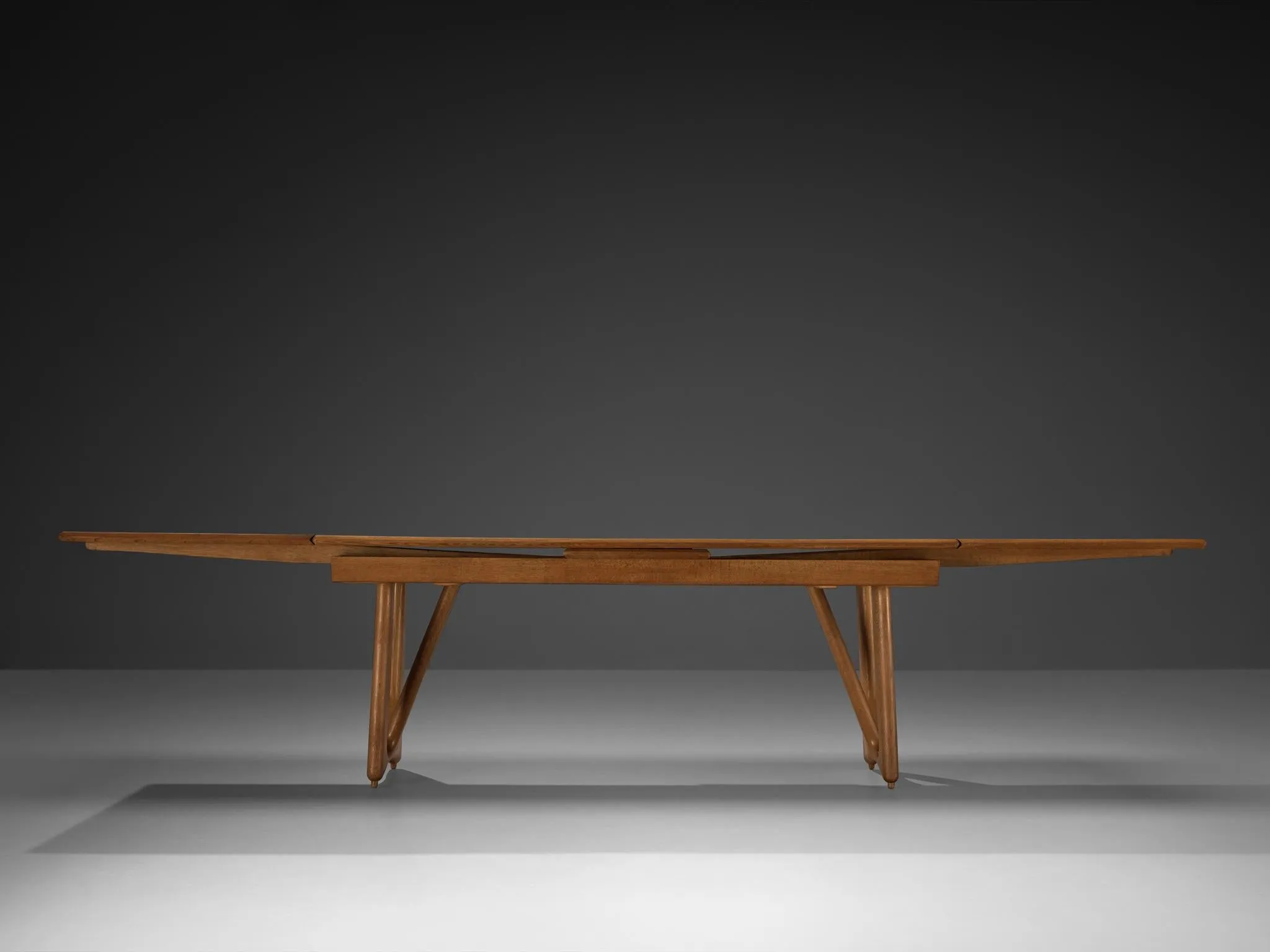 Guillerme & Chambron Extendable 'L'Italienne' Dining Table in Solid Oak