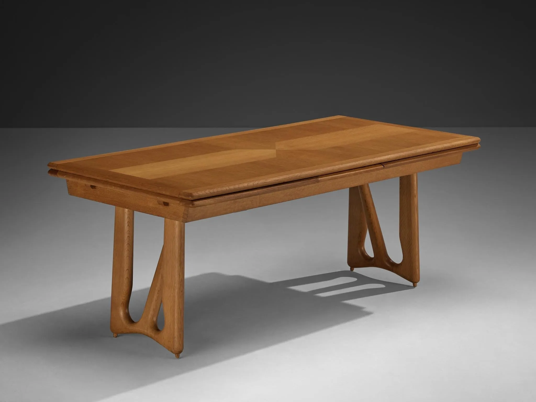 Guillerme & Chambron Extendable 'L'Italienne' Dining Table in Solid Oak