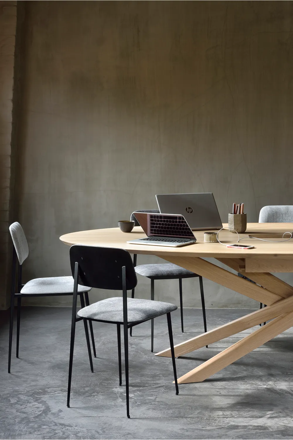 Oak Oval Meeting Table | Ethnicraft Mikado