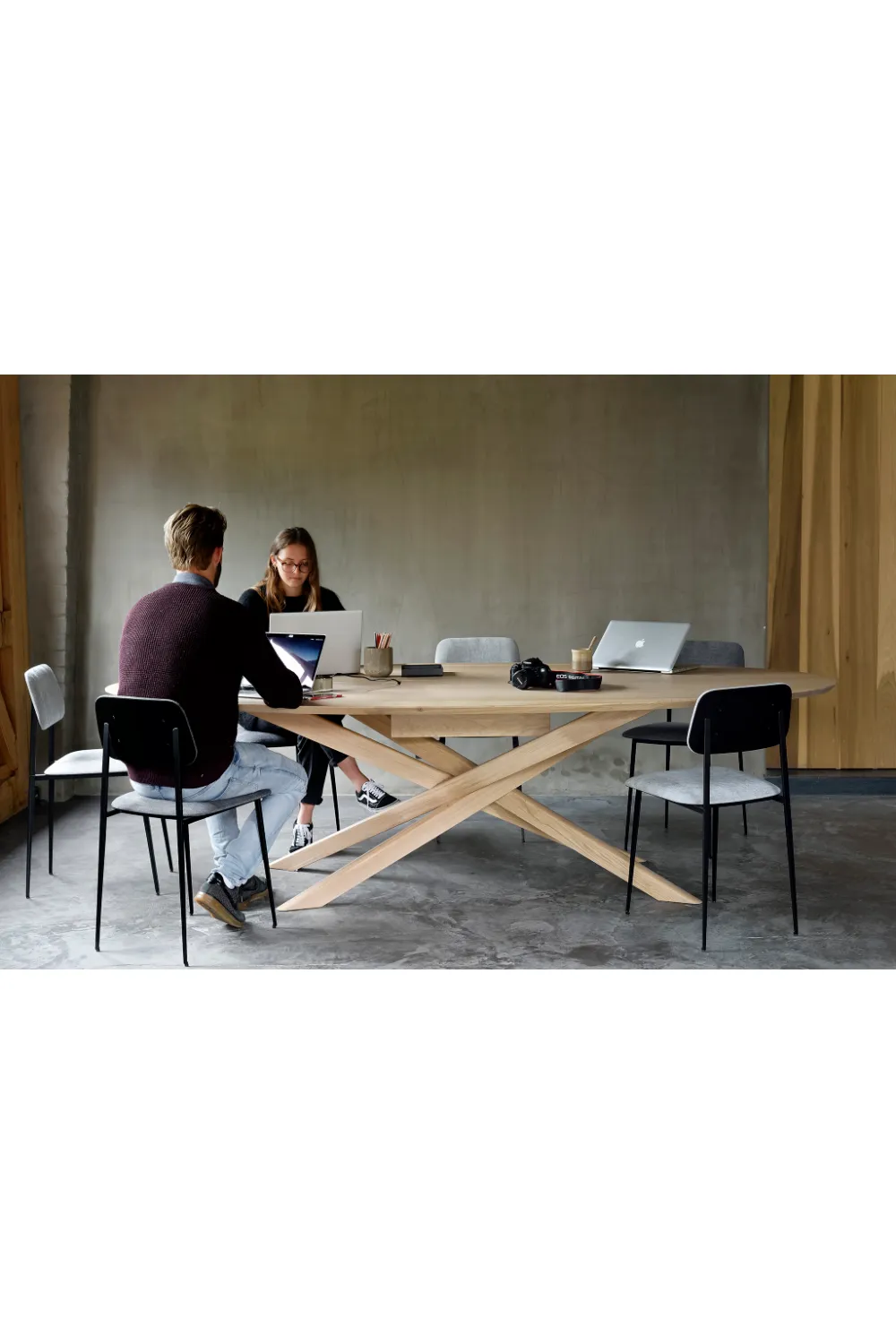 Oak Oval Meeting Table | Ethnicraft Mikado