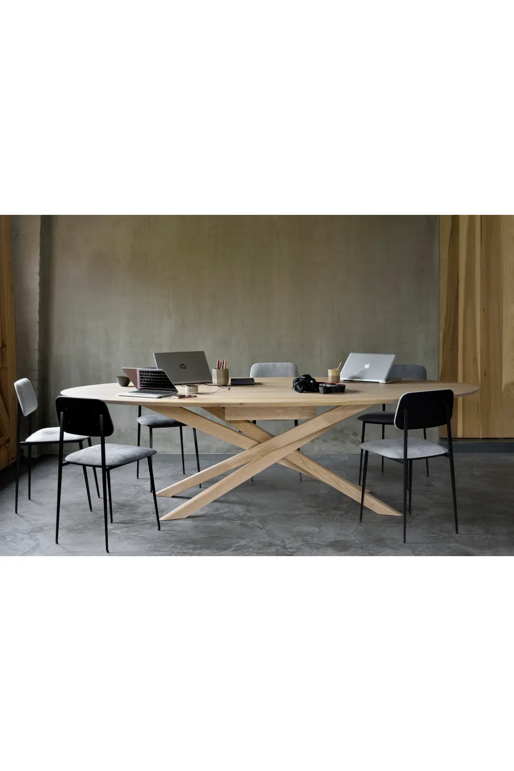 Oak Oval Meeting Table | Ethnicraft Mikado