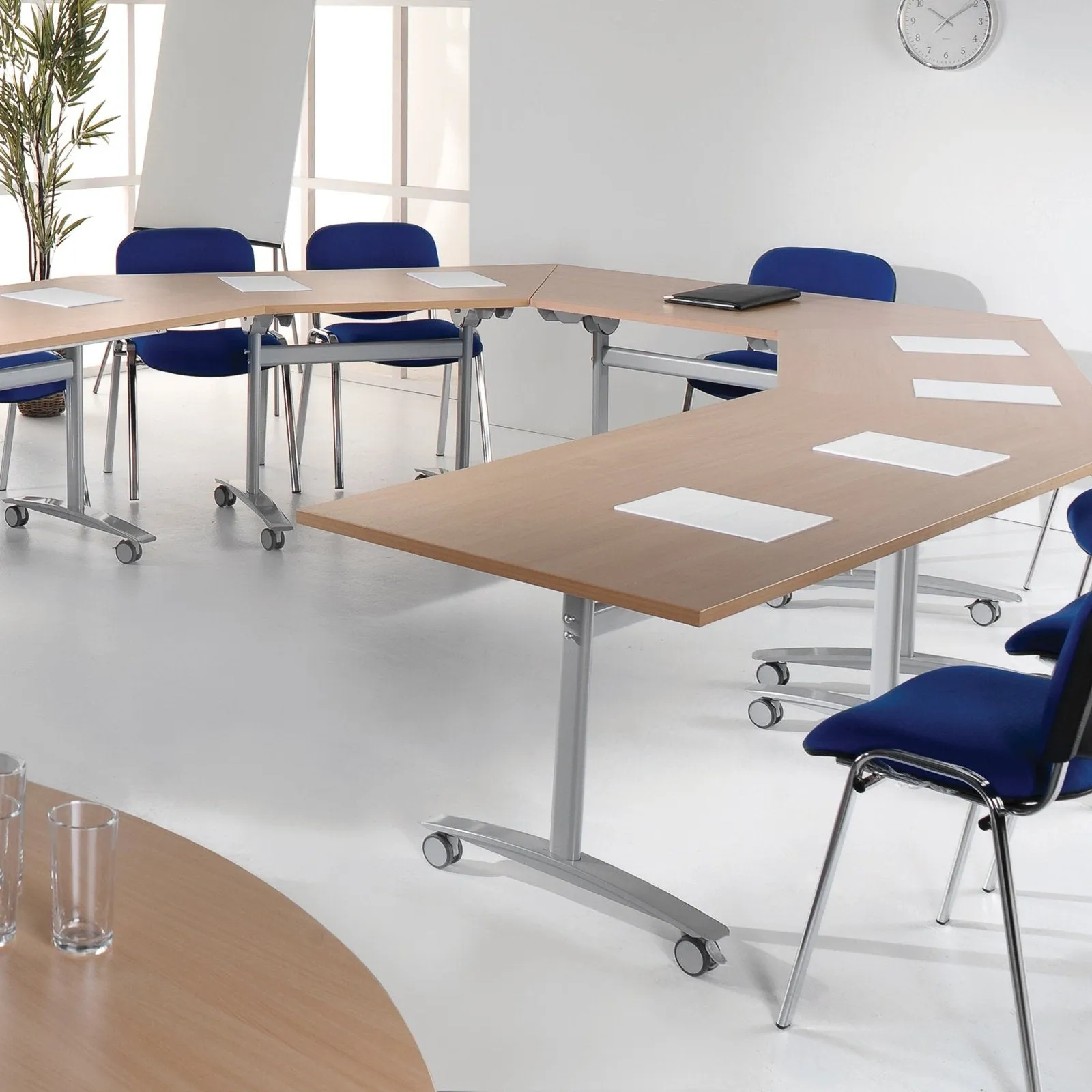 Semi circular deluxe fliptop meeting table